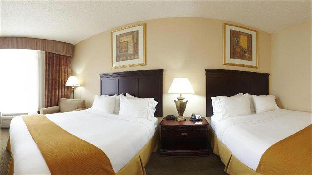 Holiday Inn Express Hotel & Suites Pell City Bagian luar foto