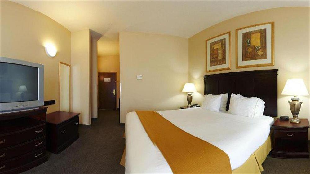 Holiday Inn Express Hotel & Suites Pell City Bagian luar foto