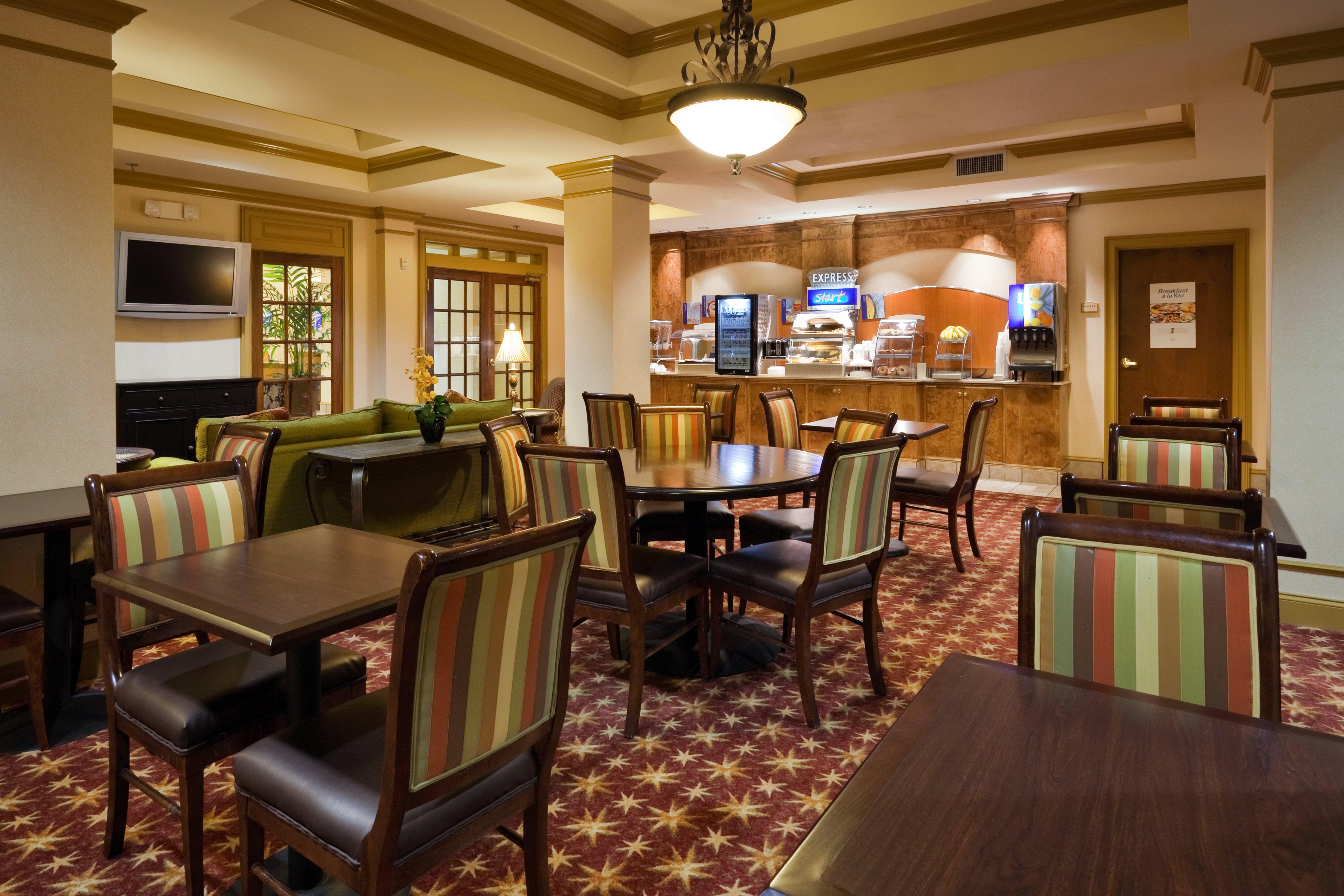 Holiday Inn Express Hotel & Suites Pell City Bagian luar foto