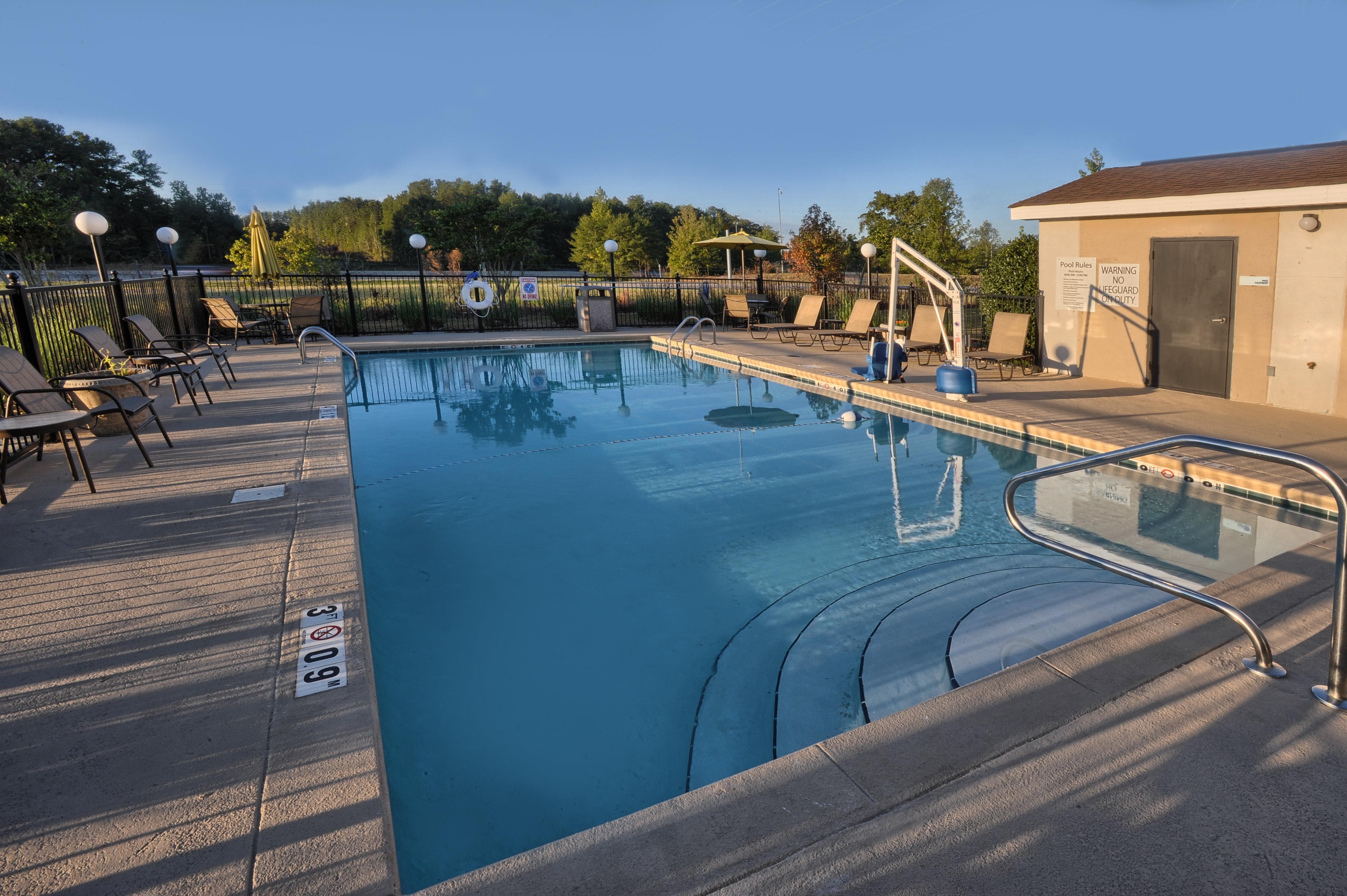 Holiday Inn Express Hotel & Suites Pell City Bagian luar foto