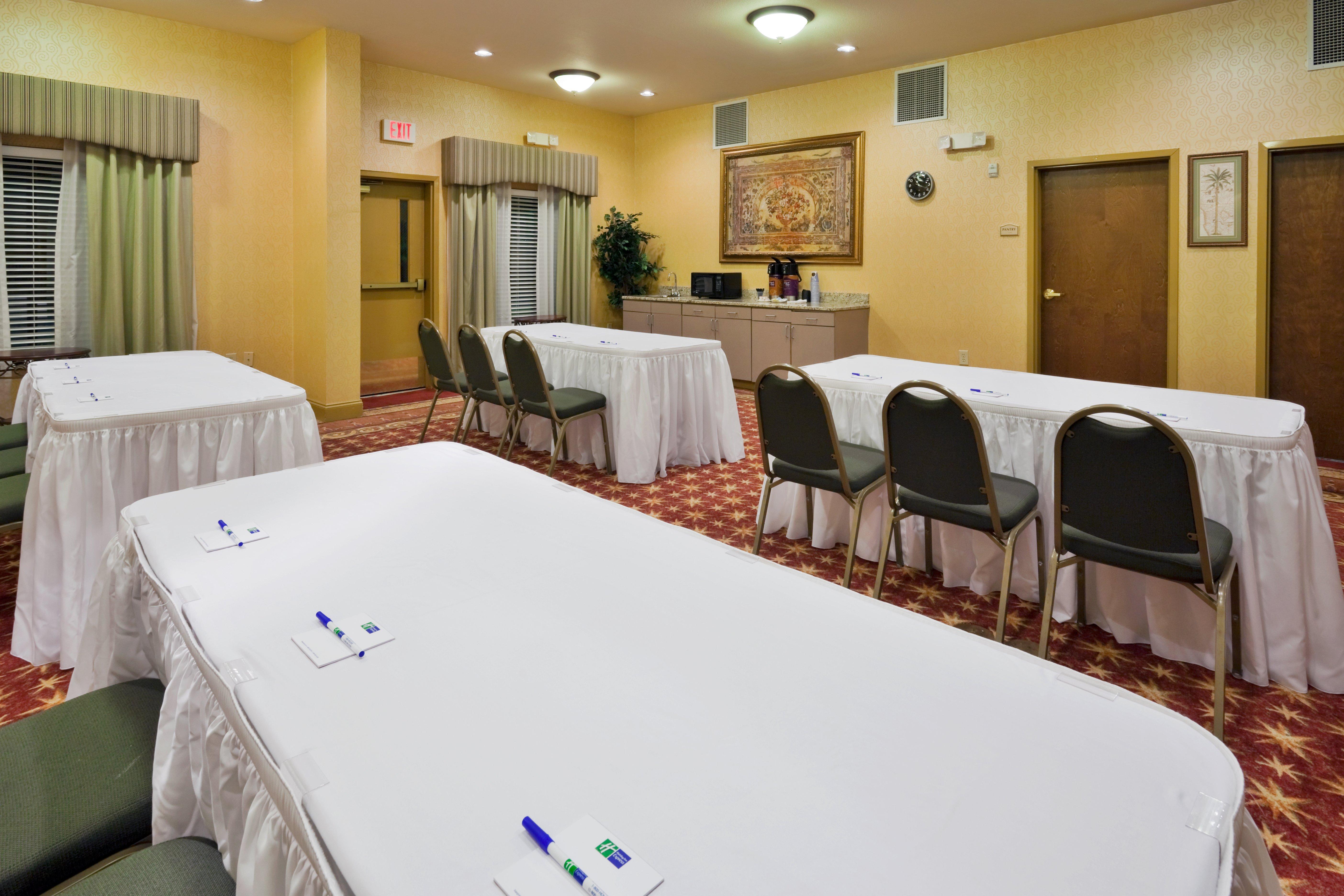 Holiday Inn Express Hotel & Suites Pell City Bagian luar foto